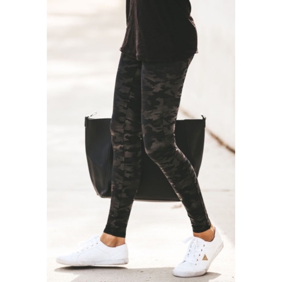 CLOSEOUT High Waist Camo Compression Leggings NWT - Picture 12 of 13